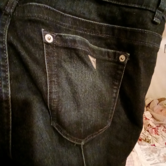 Guess Denim Capri Pants - Picture 4 of 4